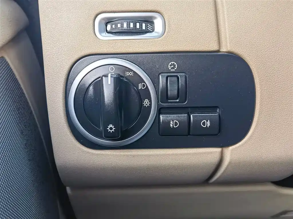 Land Rover Discovery 2012 3.0 SDV6 HSE Diesel фото 25
