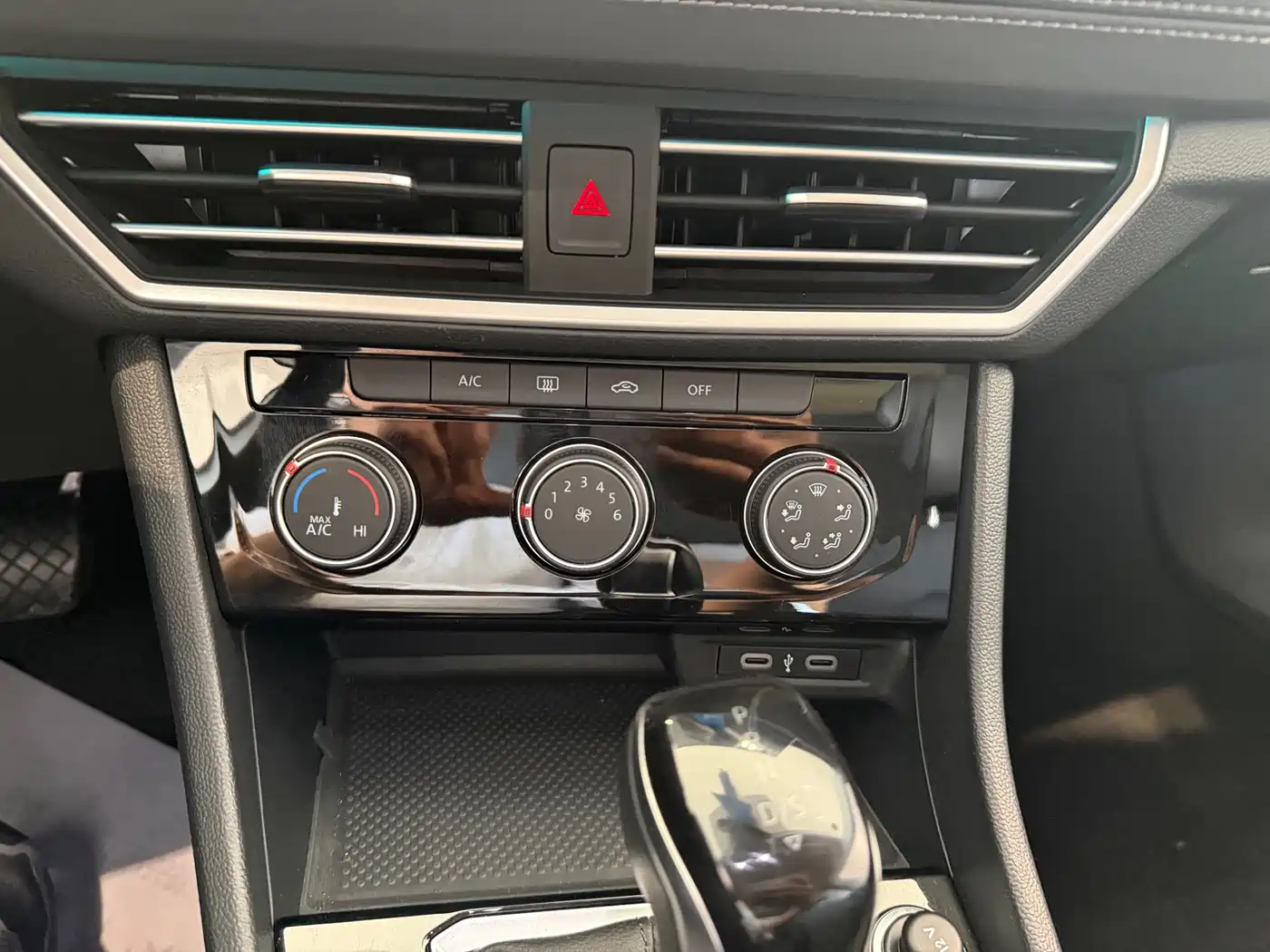 Volkswagen Sagitar 2024 300TSI DSG Surpass Edition фото 18