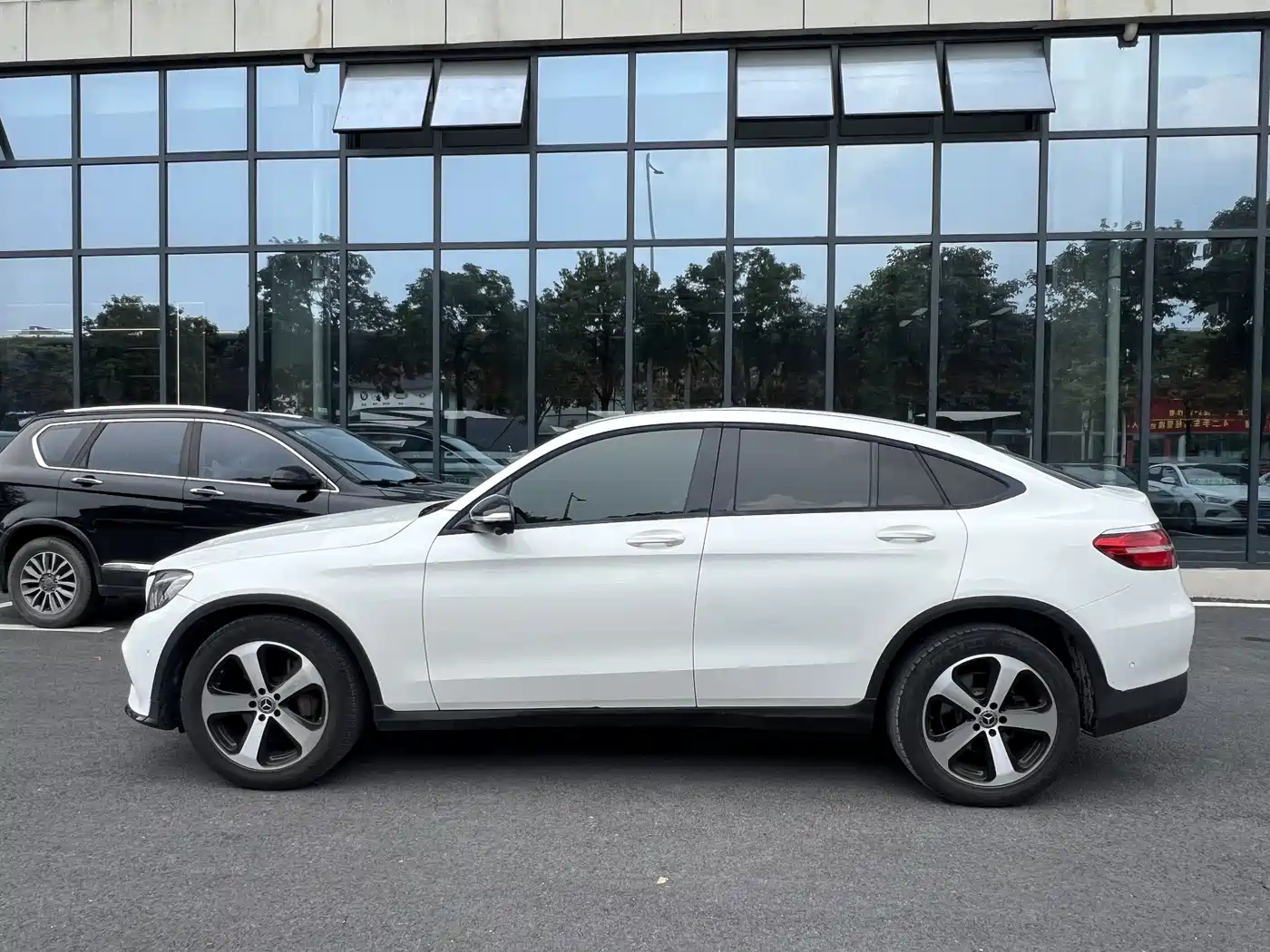 Mercedes-Benz GLC Coupe 2017 GLC 200 4MATIC Coupe SUV фото 3
