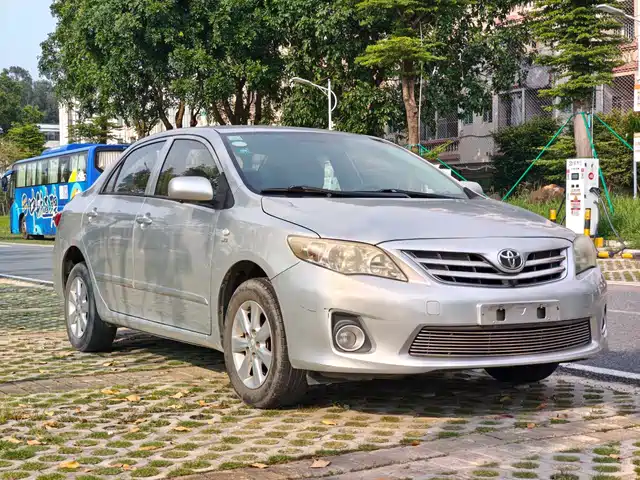 Toyota Corolla 2011 1.6L Automatic GL — фото 4