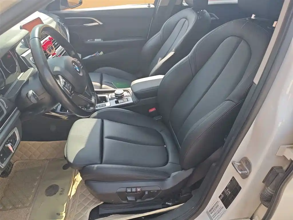 BMW 1 Series 2018 Facelift 118i Sport фото 16