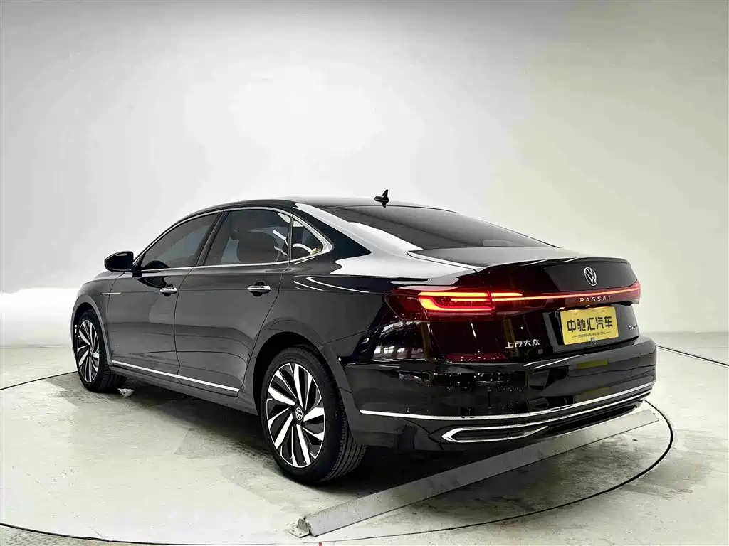 Volkswagen Passat 2023 330TSI Luxury Edition фото 20