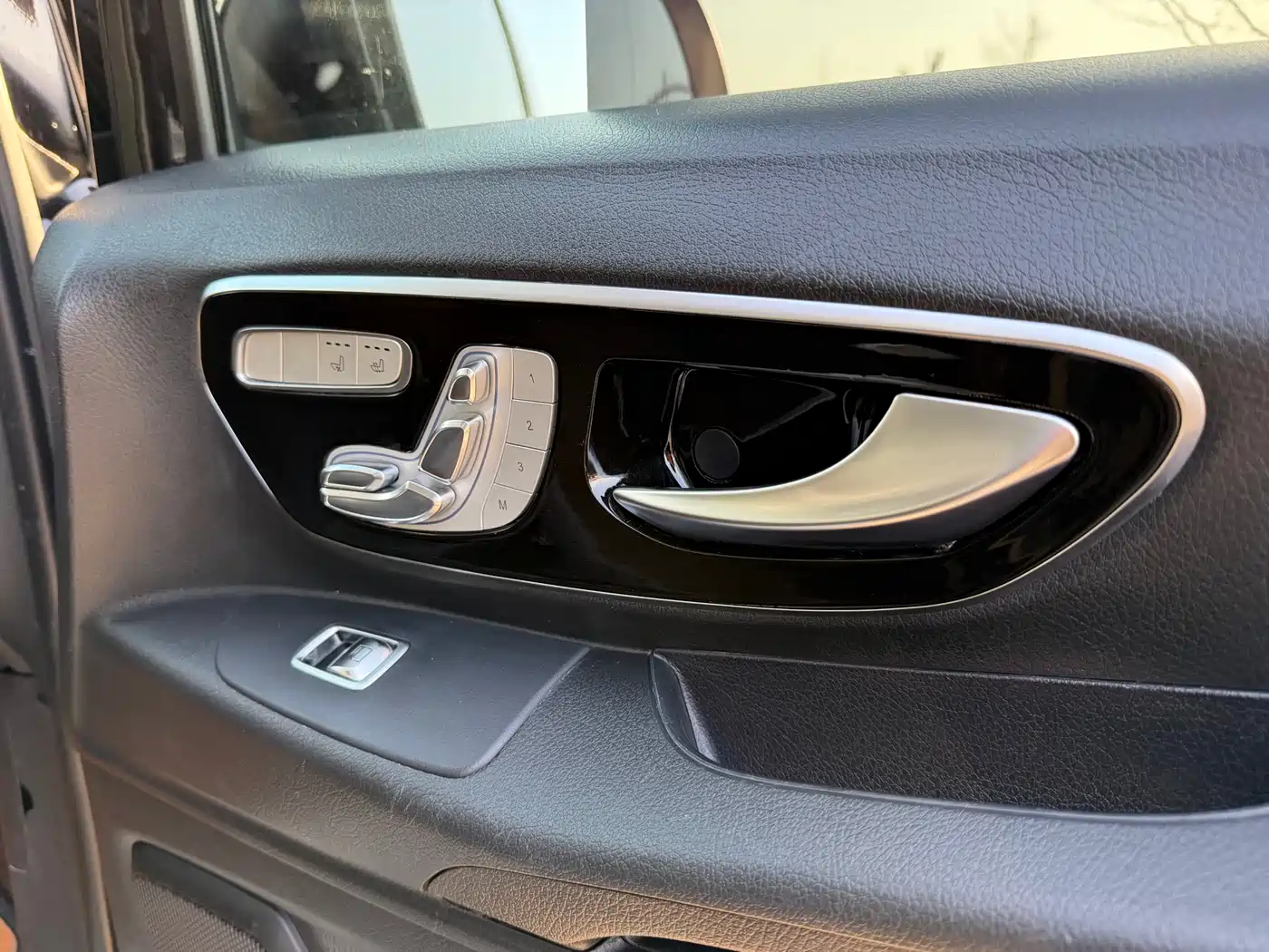 Mercedes-Benz Vito 2023 2.0T Business 7-Seater фото 27