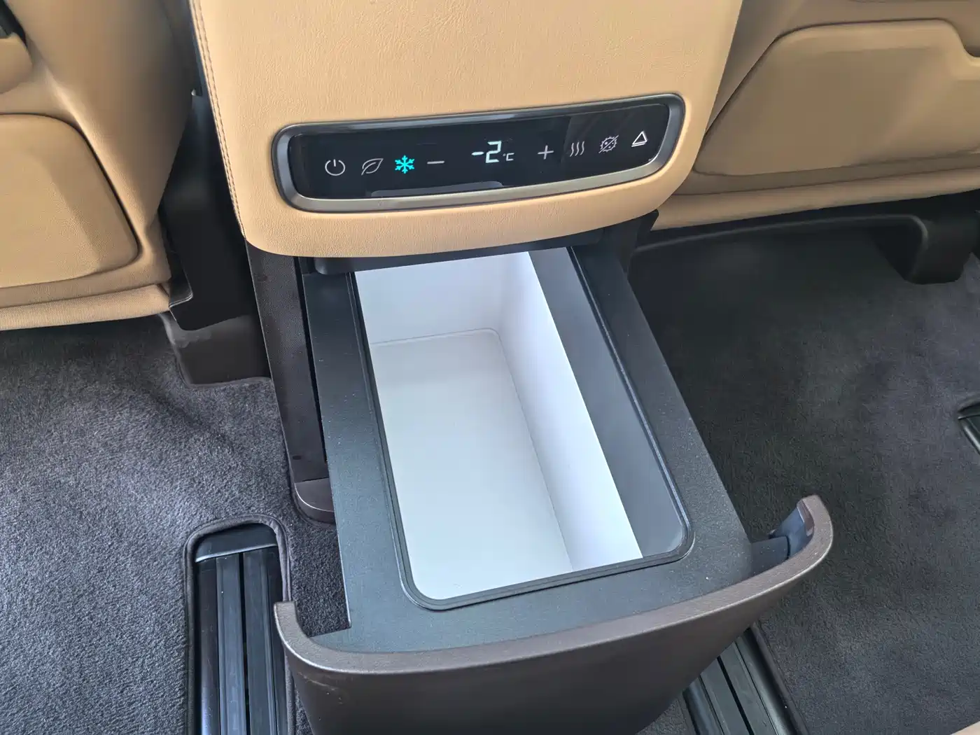 Denza D9 2025 EV Smart Drive Edition 620 Luxury фото 12