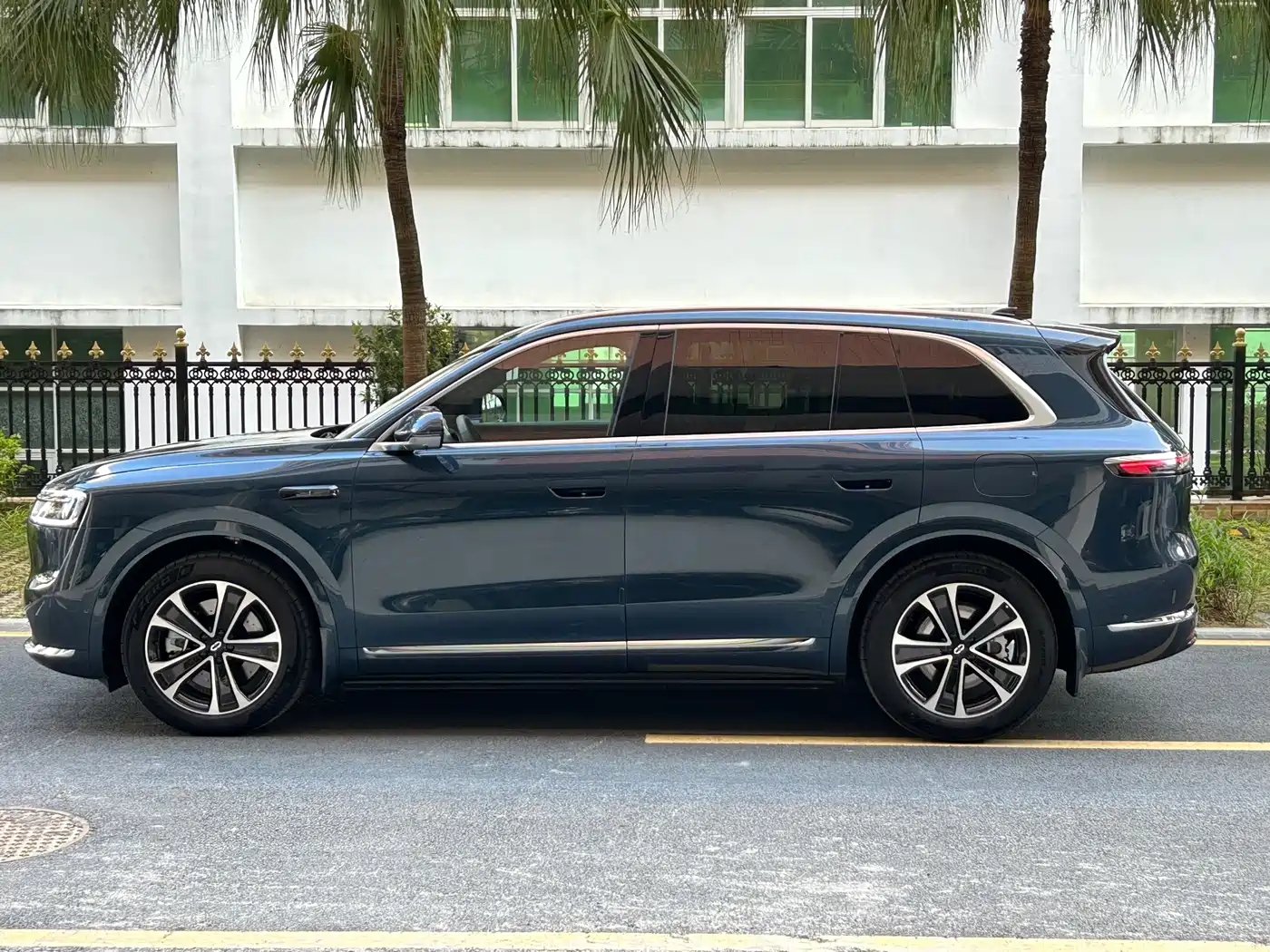 AITO Wenjie AITO M7 2026 Extended Range Pro+ AWD 5-seater фото 4