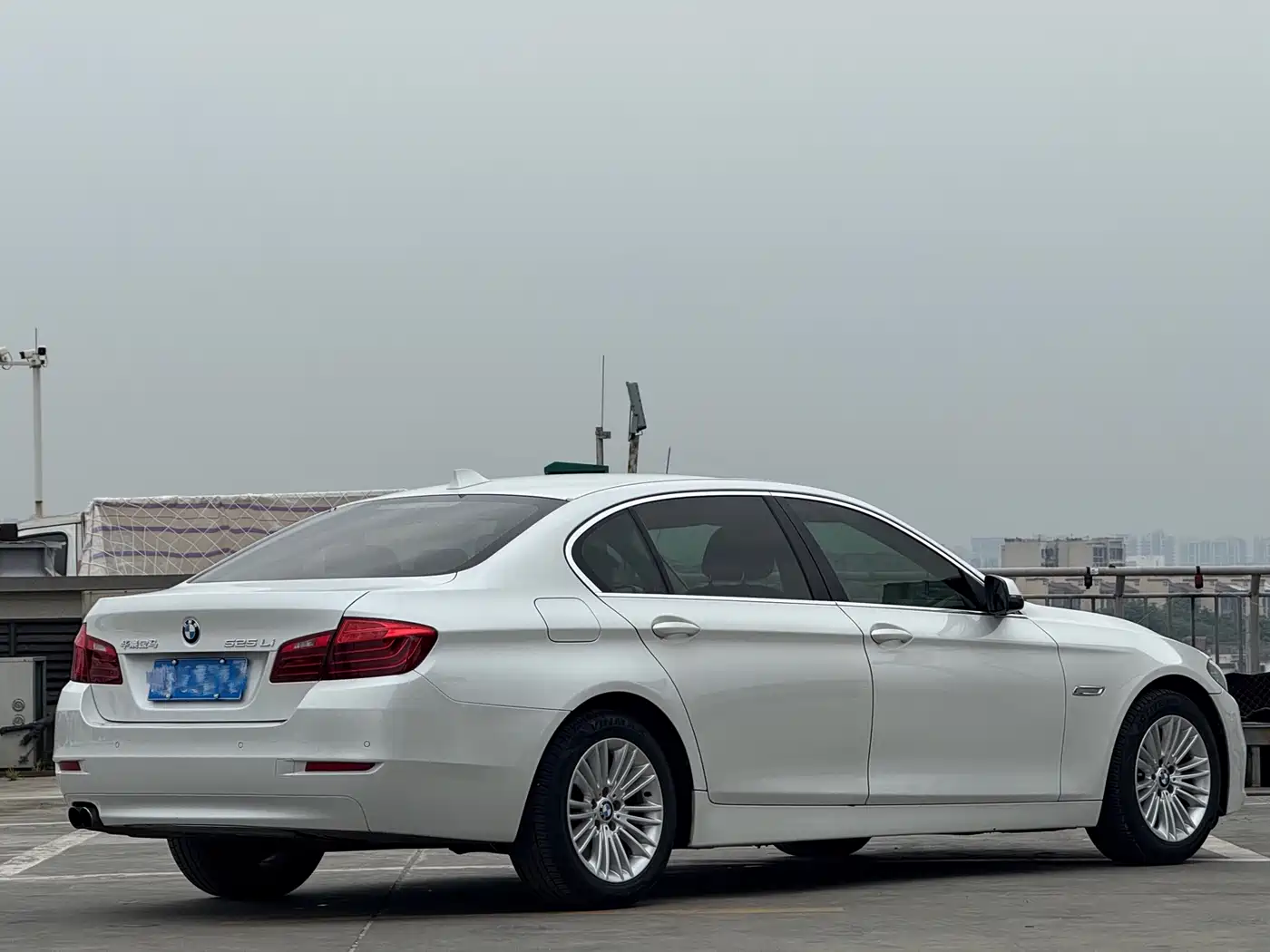 BMW 5 Series 2014 525Li Leading фото 14