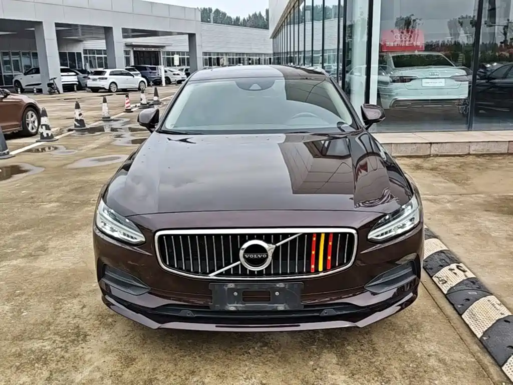 Фото 3 - Volvo S90