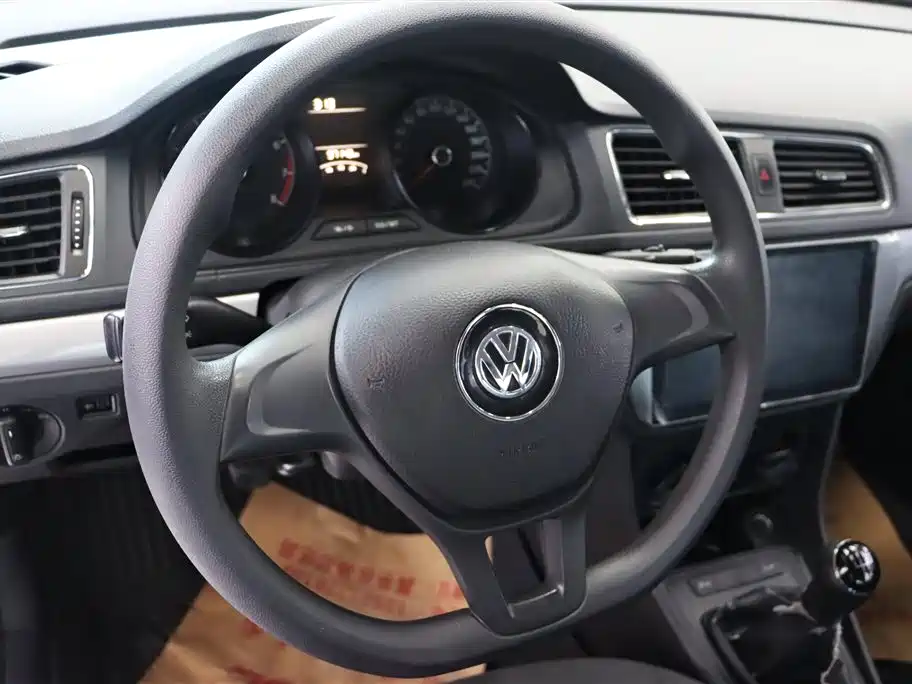Volkswagen Lavida 2017 1.6L Manual Trend Edition фото 13