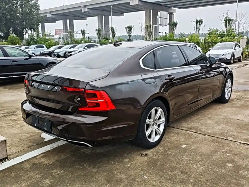 Фото 7 - Volvo S90