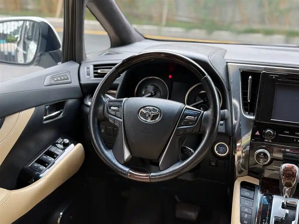 Toyota Alphard 2019 Hybrid 2.5L Luxury фото 11