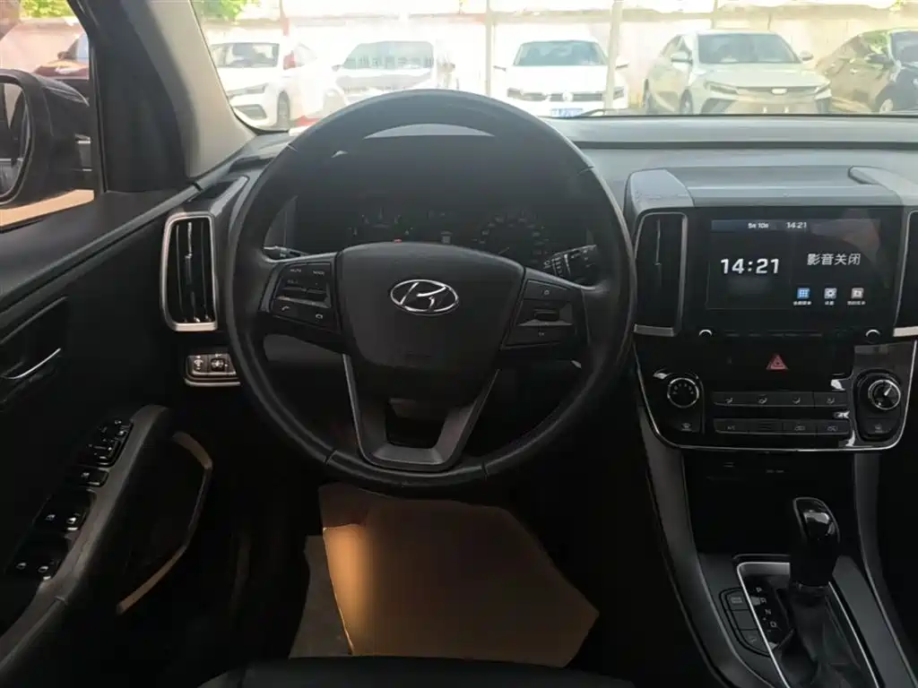 Hyundai Beijing Hyundai ix35 2018 2.0L Automatic 2WD Zhiyong·Enjoyment Edition фото 11