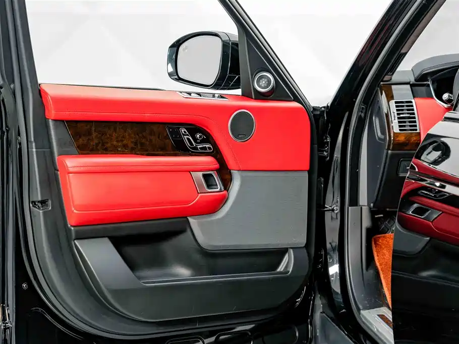 Land Rover Range Rover 2021 3.0 L6 Heritage Extended Classic Edition фото 19
