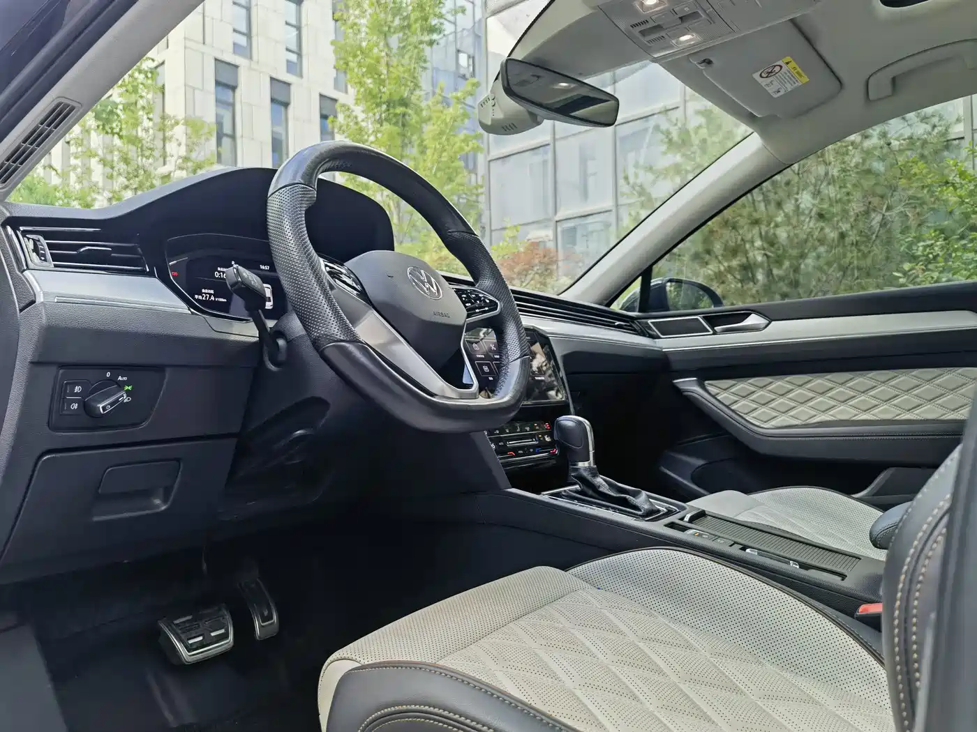 Volkswagen Magotan 2023 Model 2 Million Commemorative Edition 330TSI DSG Luxury фото 8