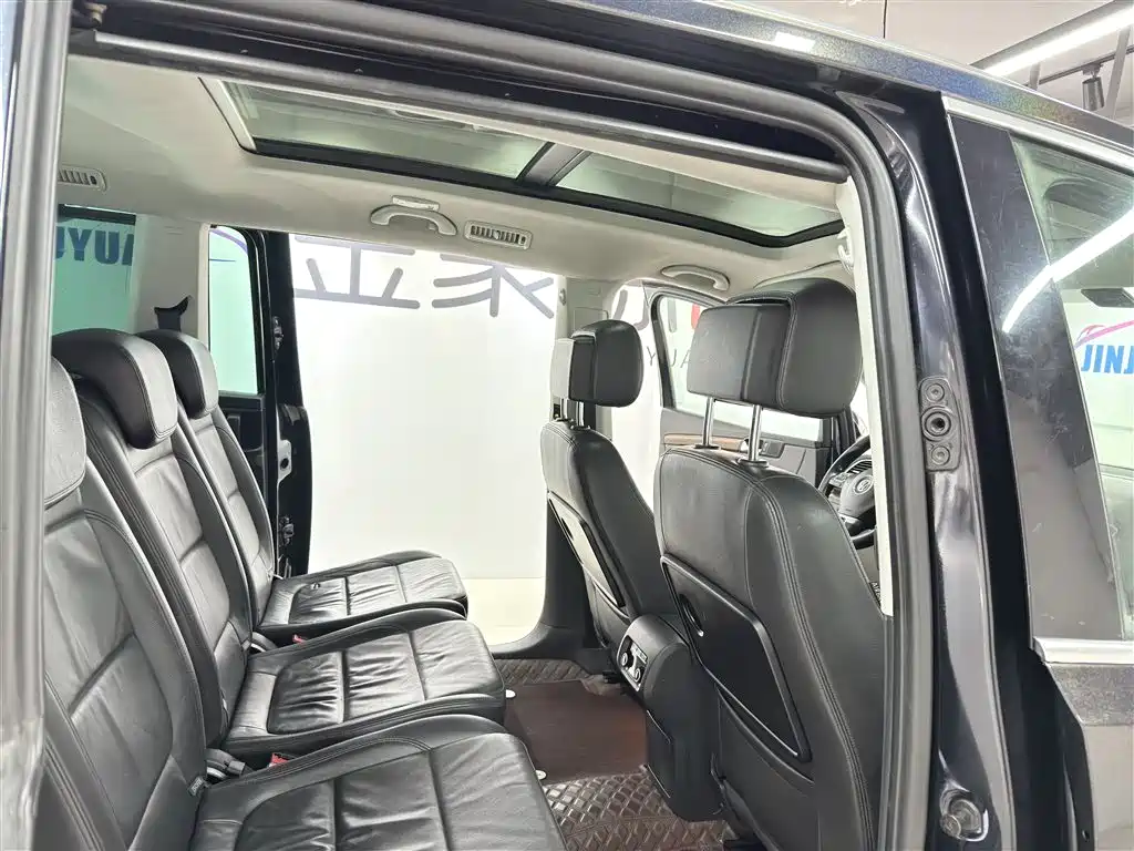 Volkswagen Sharan 2014 2.0TSI Comfort фото 15