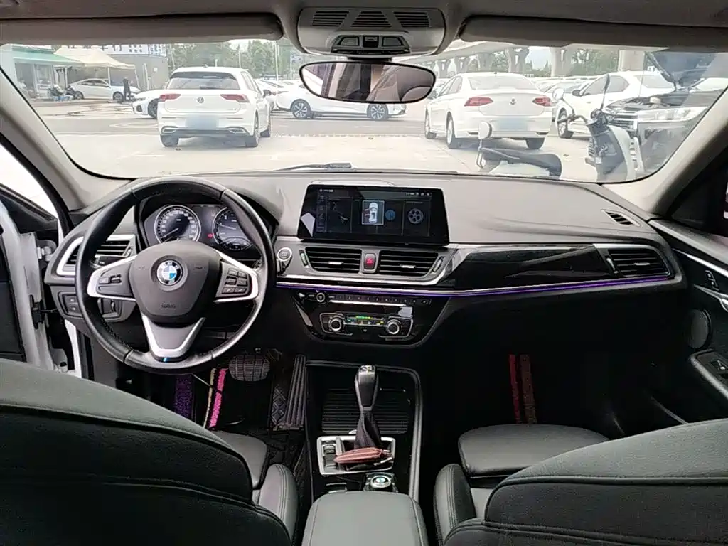 BMW 1 Series 2018 118i Sport Edition фото 10