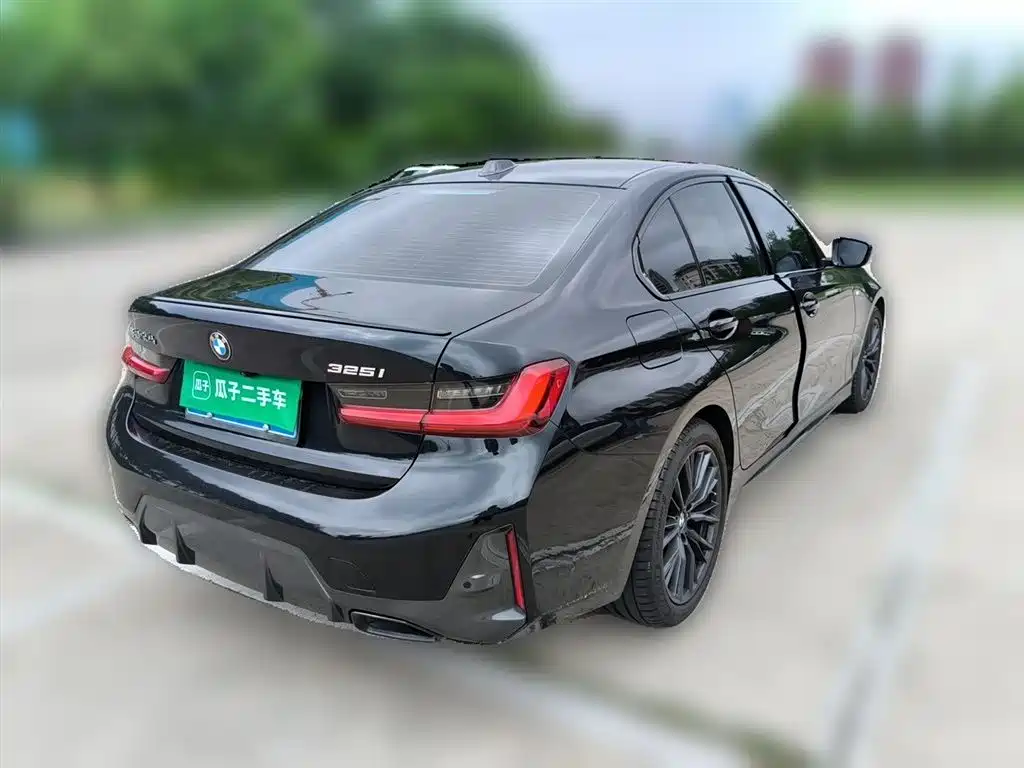 BMW 3 Series 2024 325i M Sport Shadowline Package фото 4