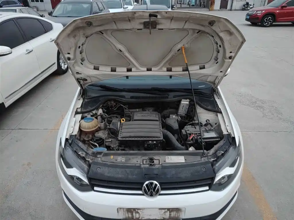 Volkswagen Polo 2016 1.4L Automatic Trend фото 16
