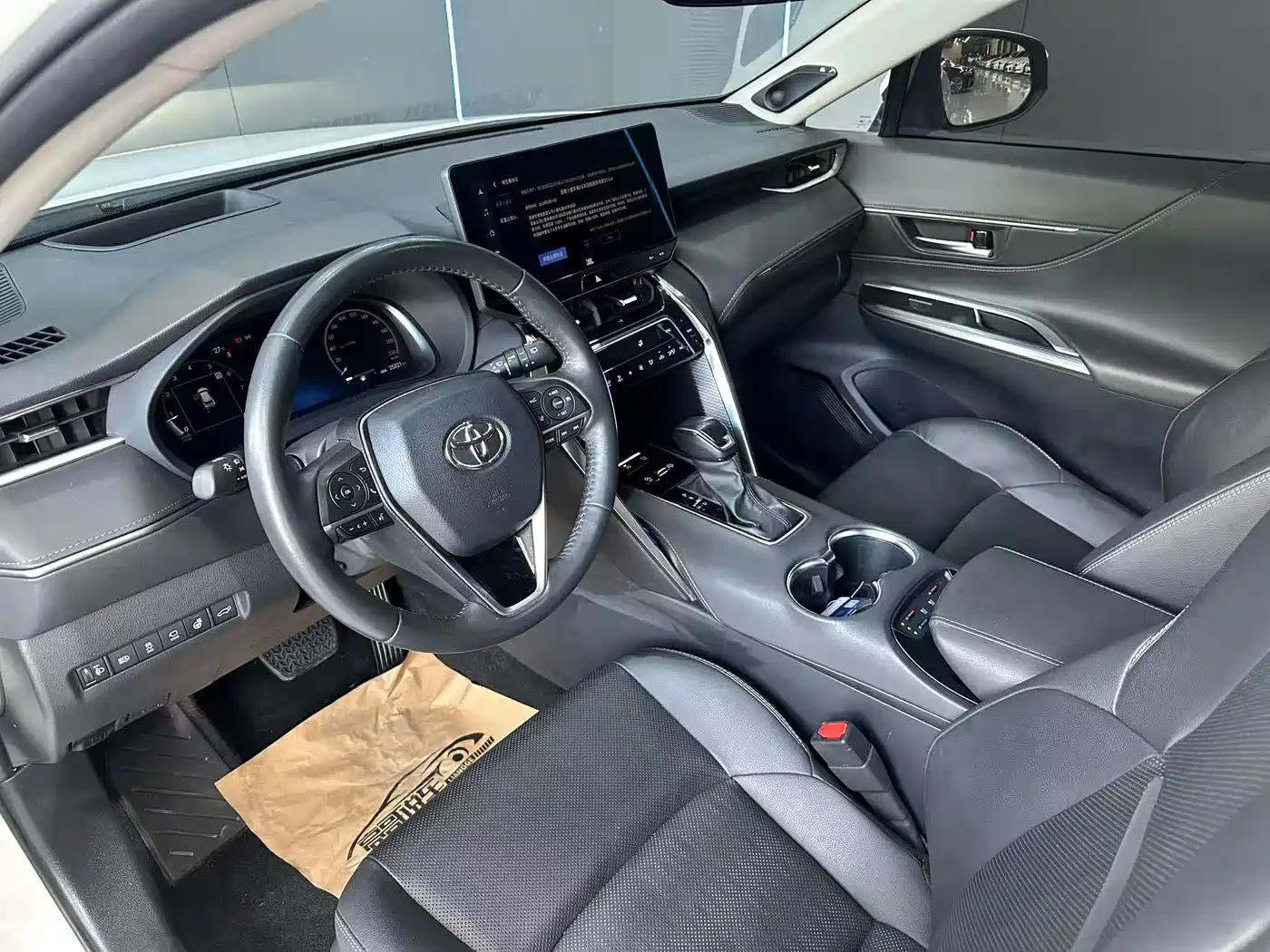 Toyota Venza 2022 2.0L CVT AWD Ultimate Edition фото 11