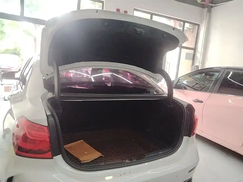 BMW 1 Series 2019 118i M Sport Package фото 19