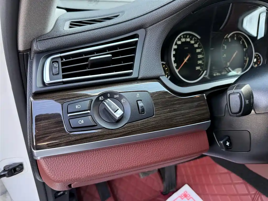 BMW 7 Series 2013 Model 730Li Leading фото 13