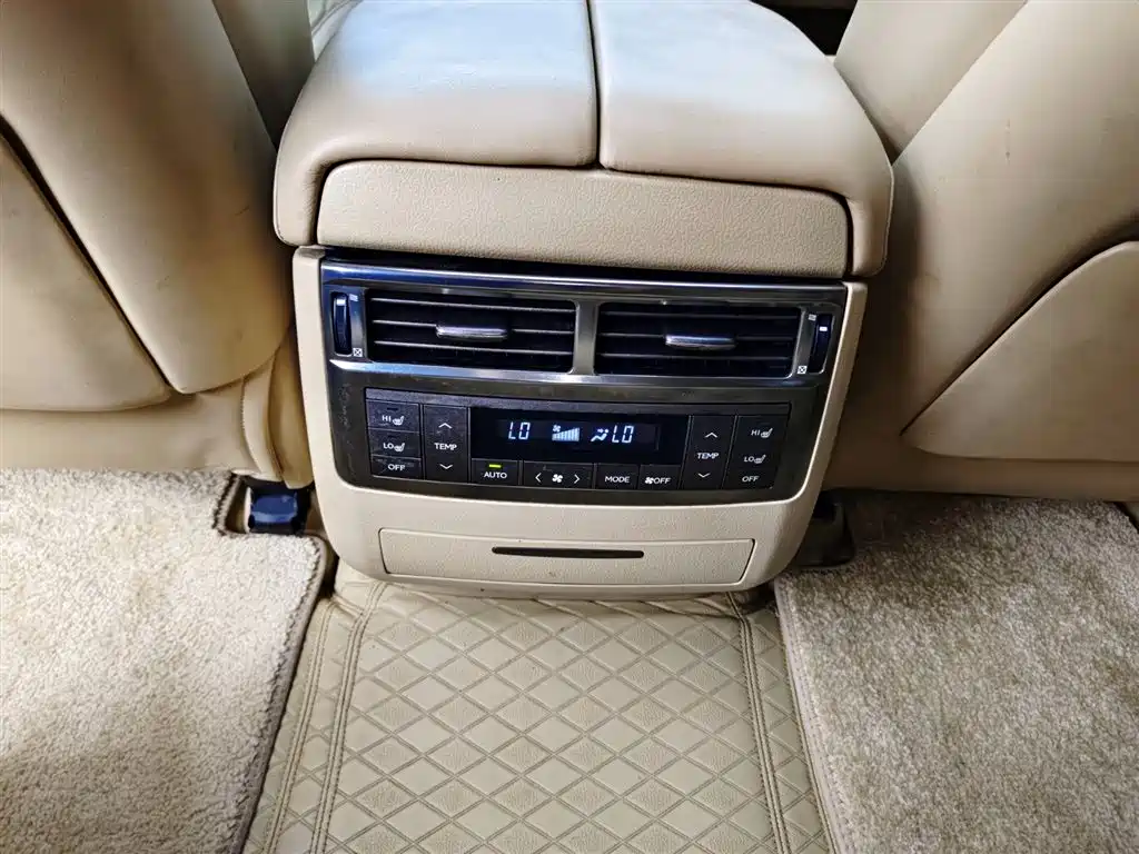 Lexus LX 2009 570 фото 17