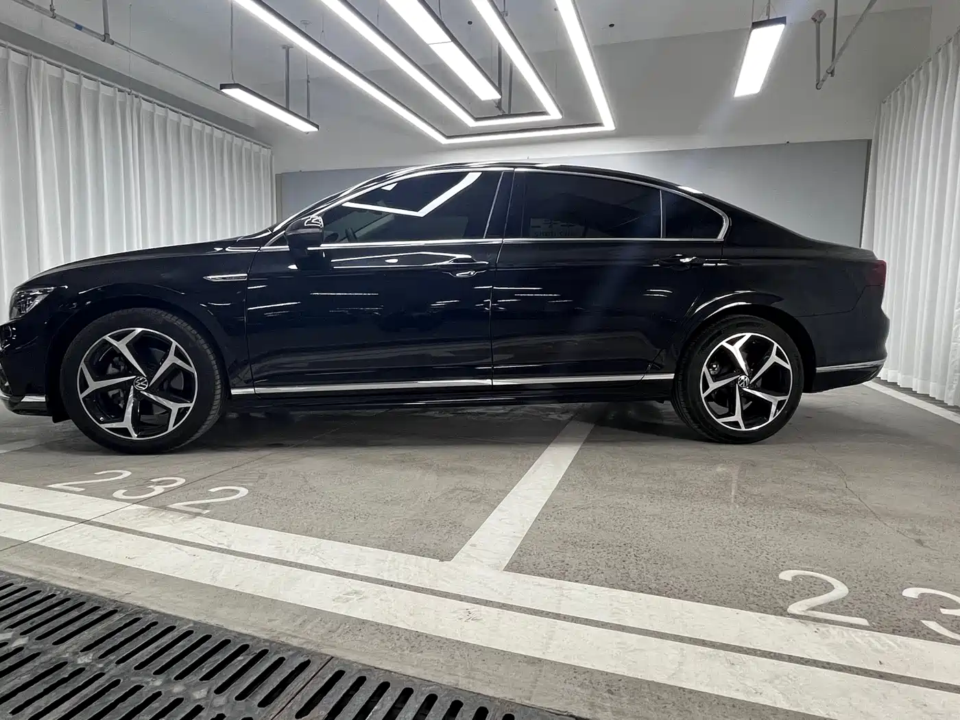 Volkswagen Magotan 2023 Model 2 Million Units Commemorative Edition 280TSI DSG Leading Version фото 2