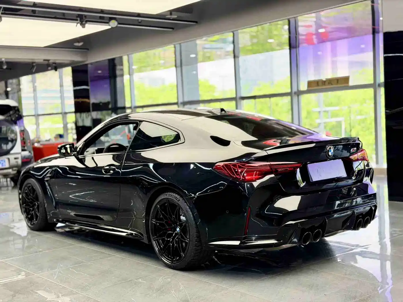 BMW M4 2024 BMW M4 Coupe M xDrive Competition фото 5
