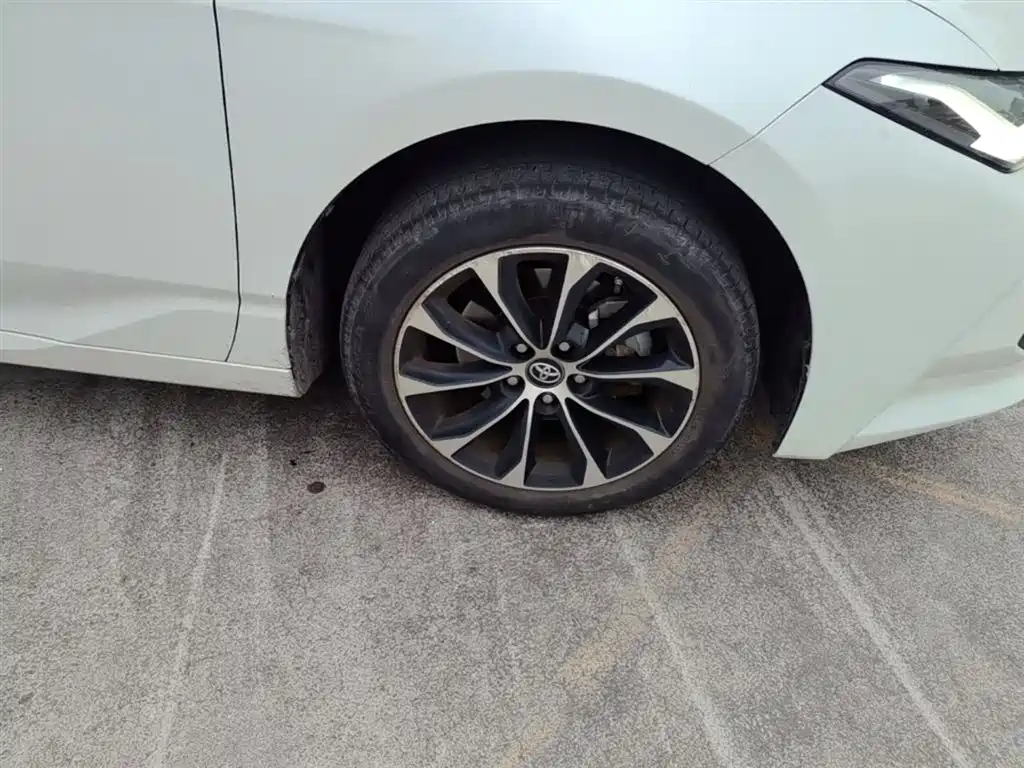 Toyota Avalon 2023 2.0L Luxury Edition фото 14