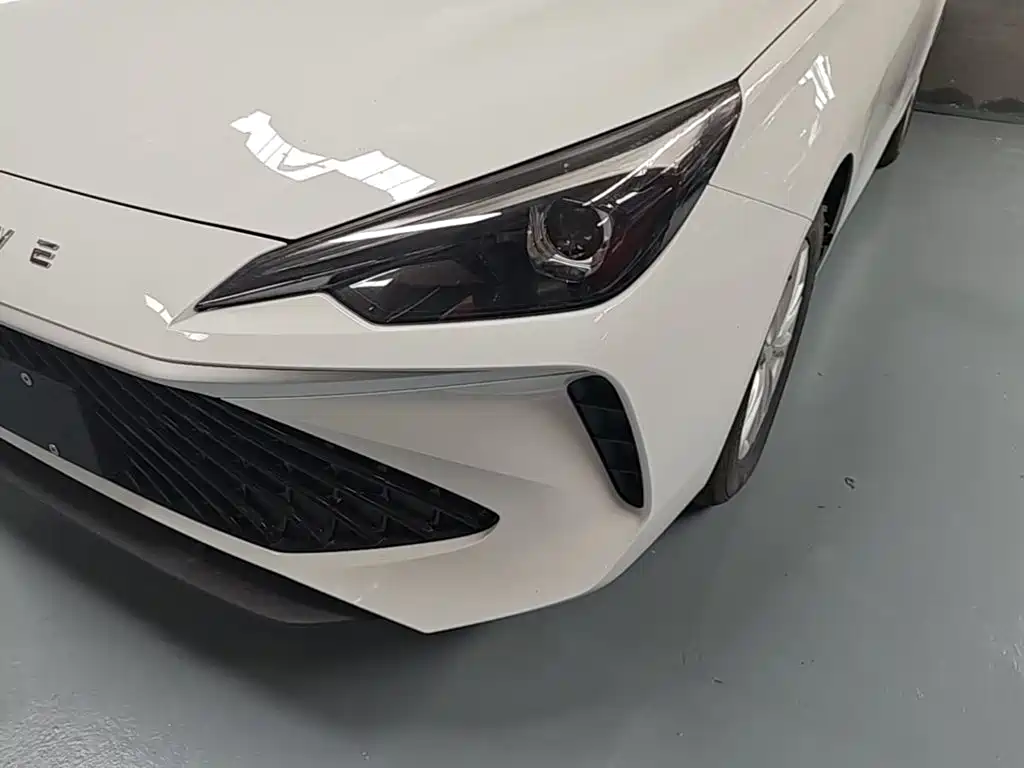 Фото 24 - Roewe i5