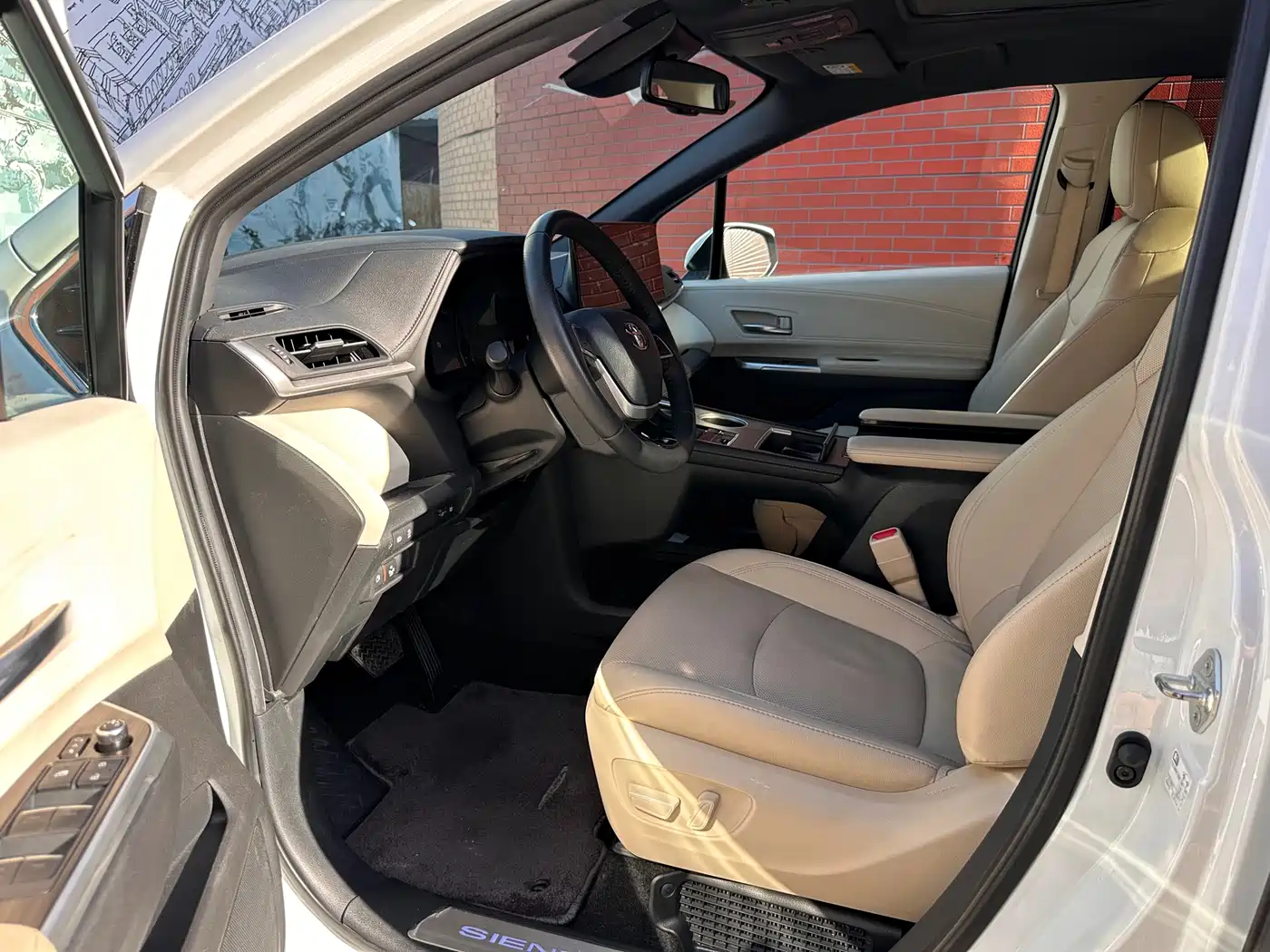 Toyota Sienna 2021 2.5L Hybrid Ultimate Edition фото 4