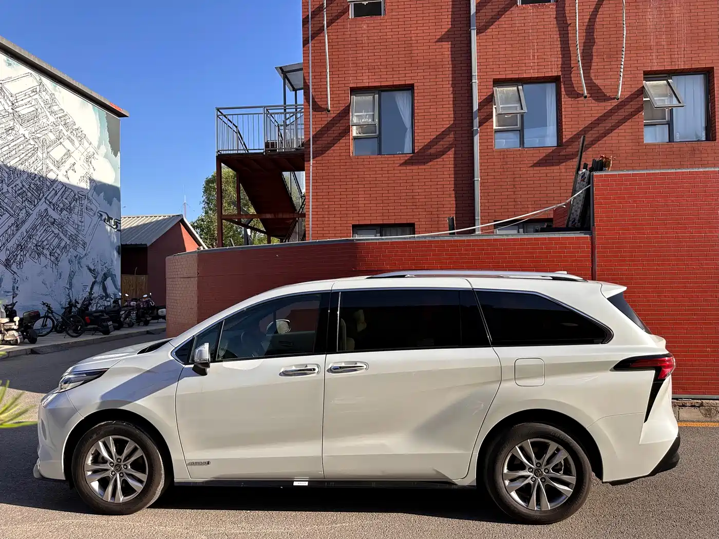Toyota Sienna 2021 2.5L Hybrid Ultimate Edition фото 18