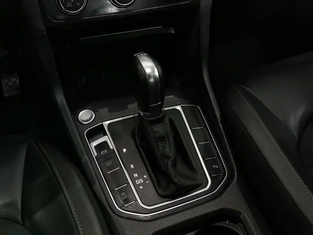 Volkswagen Golf Sportsvan 2018 230TSI Automatic Luxury фото 13