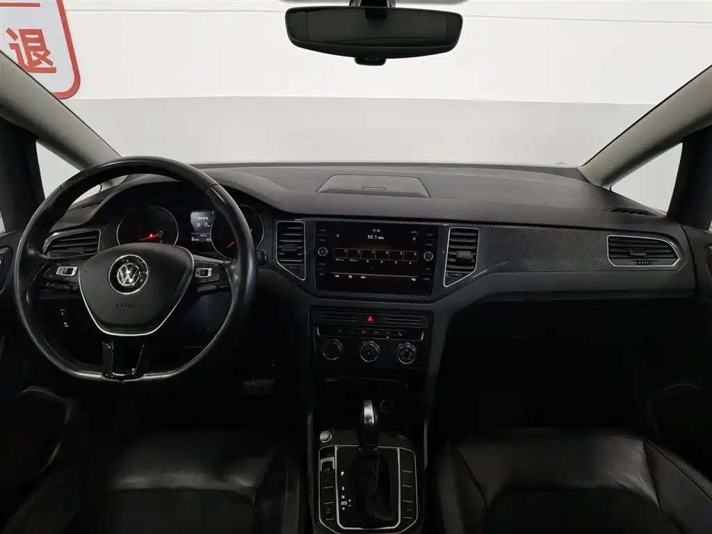 Volkswagen Golf Sportsvan 2018 230TSI Automatic Luxury фото 5