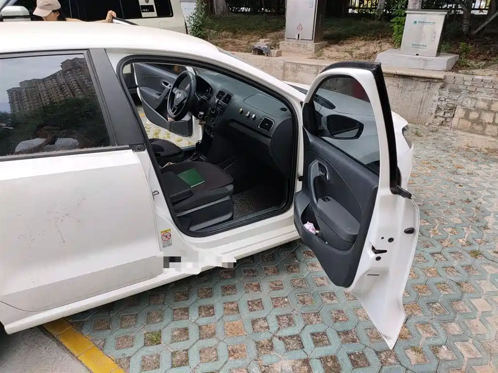 Volkswagen Polo 2014 1.4L Automatic Comfort Edition фото 22