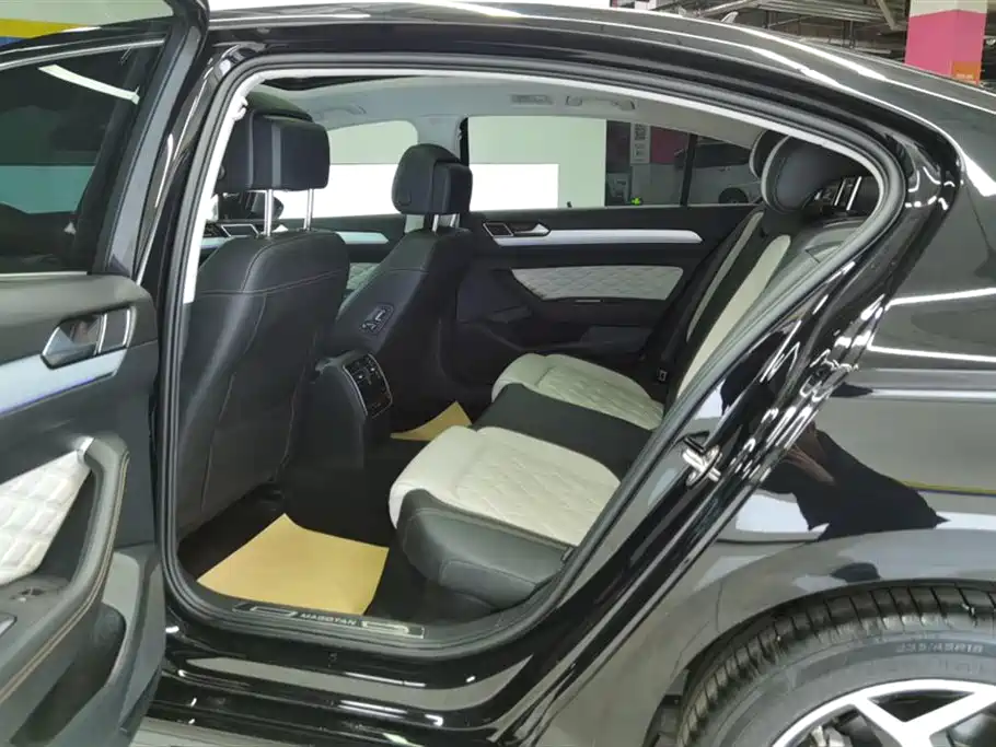 Volkswagen Magotan 2023 Model 2 Million Commemorative Edition 330TSI DSG Luxury фото 11