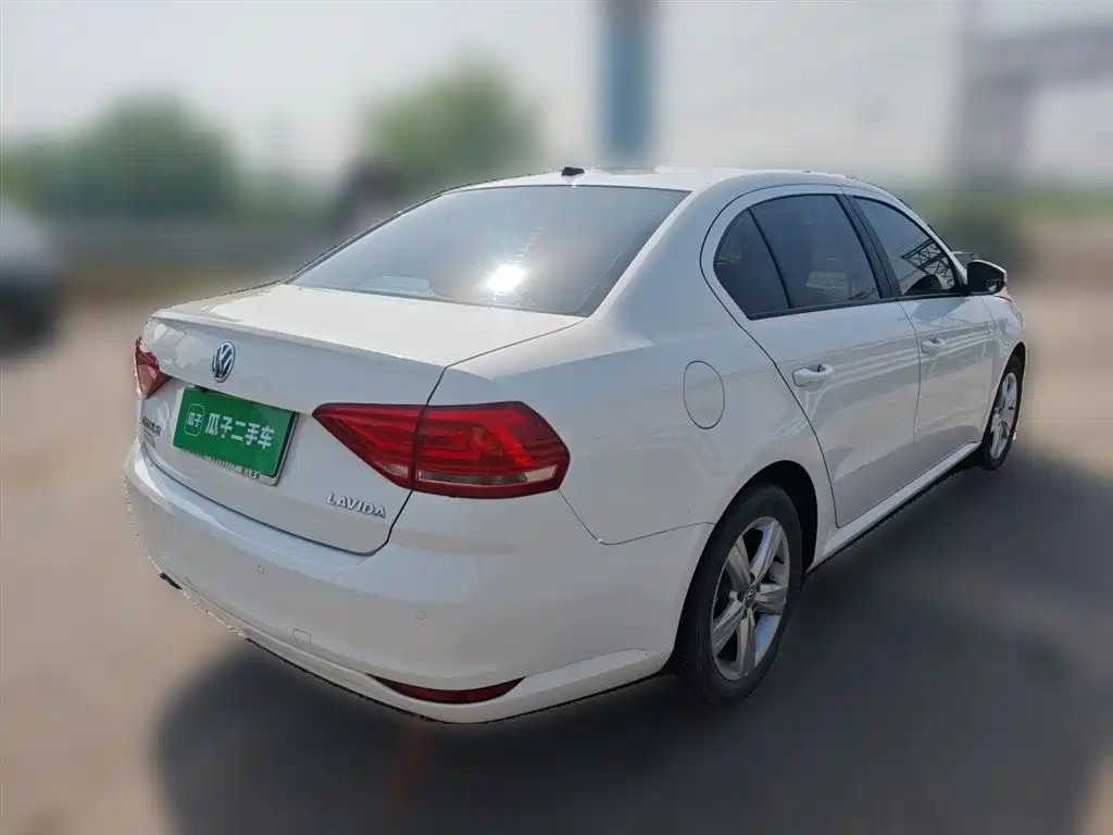 Volkswagen Lavida 2018 Classic 1.5L Automatic Trend China VI фото 4