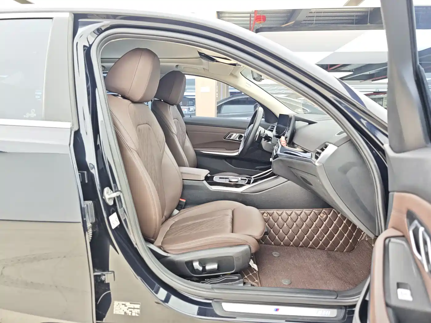 BMW 3 Series 2023 320Li M Sport Package фото 8