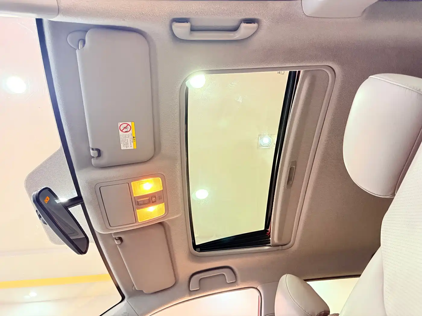 Toyota RAV4 Rongfang 2010 2.4L Automatic Luxury Upgrade Edition фото 9