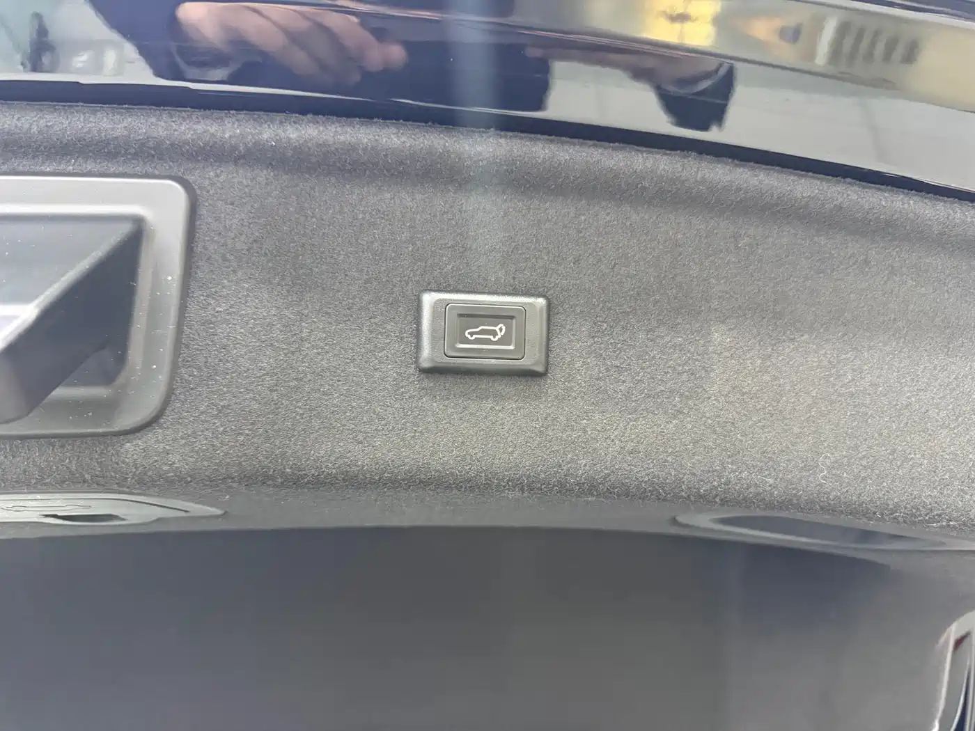 Hongqi H5 2024 2.0T Automatic Smart Connect Flag Smooth Edition фото 8