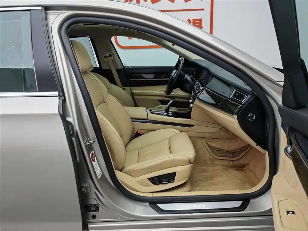 BMW 7 Series 2009 740Li Luxury фото 23