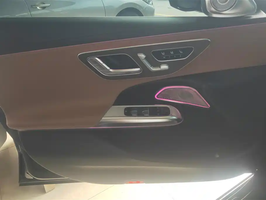 Mercedes-Benz E-Class 2025 E 300 L Luxury Sport фото 7