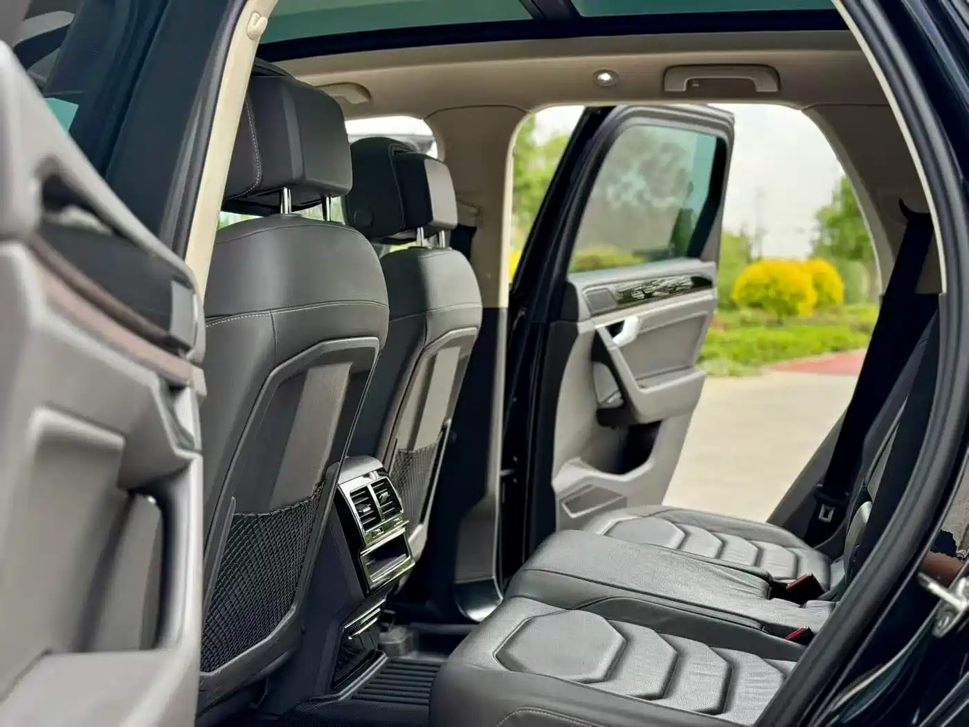 Volkswagen Touareg 2022 3.0TSI Rui Xiang Edition Gloss Black Sport Package фото 6