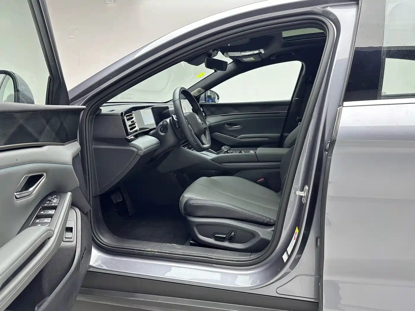 BYD Qin L 2025 DM-i Smart Drive Edition 120KM Surpassing фото 9