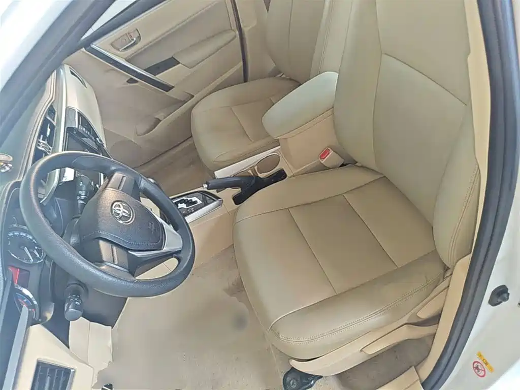 Toyota Corolla 2014 1.6L CVT GL-i фото 15