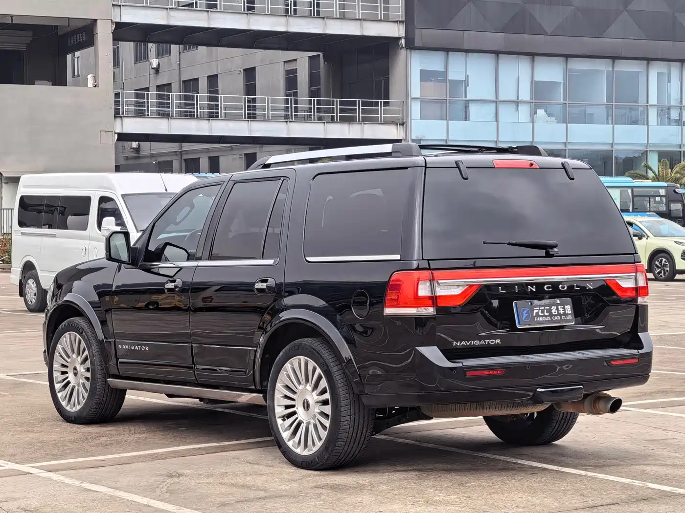 LINCOLN NAVIGATOR