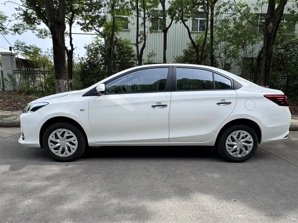 Toyota Vios 2022 1.5L 20th Anniversary Edition фото 5