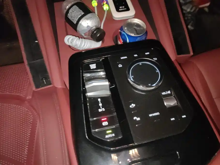 BMW 5 Series 2025 530Li Leading M Sport Package фото 16