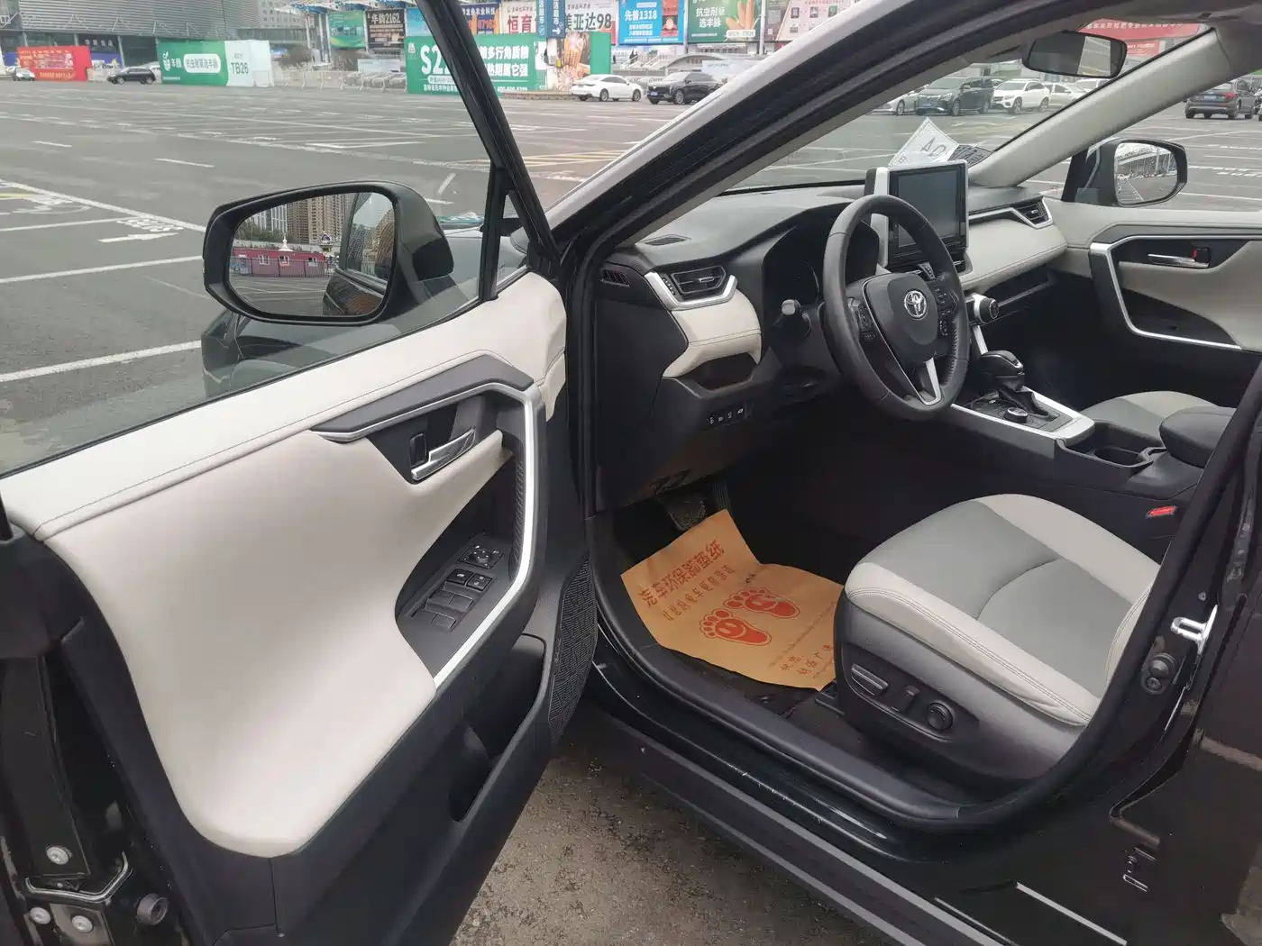 Toyota RAV4 Rongfang 2022 2.0L CVT 4WD Premium Edition фото 6