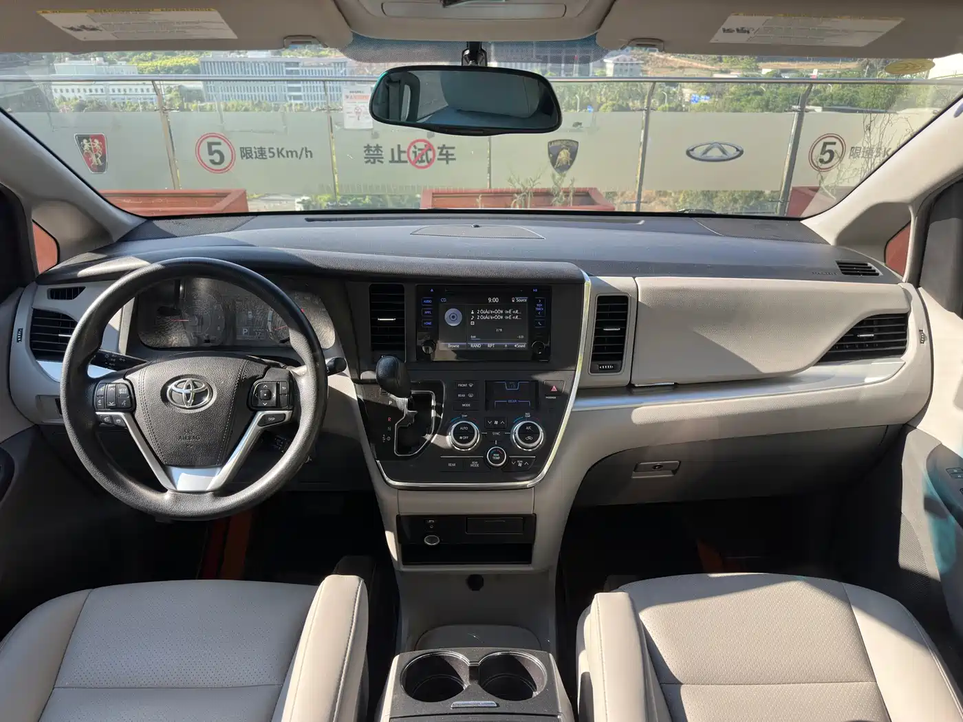 Toyota Sienna 2015 3.5L 4WD L фото 14