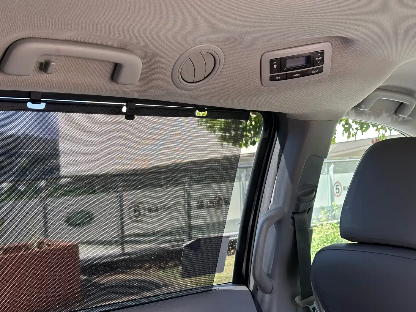 Toyota Sienna 2015 3.5L 4WD L фото 20